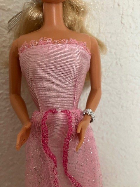 Puppen: Robe pour Barbie - convient à différents corps – Gebraucht aus Les Ponts-de-Martel von Jolisa 1