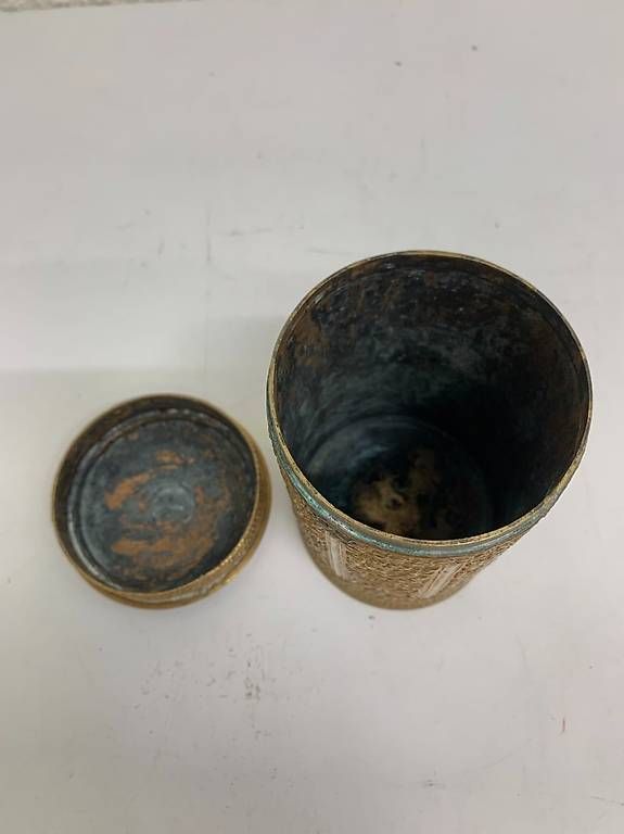 Tutte le decorazioni: Antike Indische Messingdose mit floralem Reliefdekor – Usato da Obernau venduto da Arche_Noah_Brocki 6