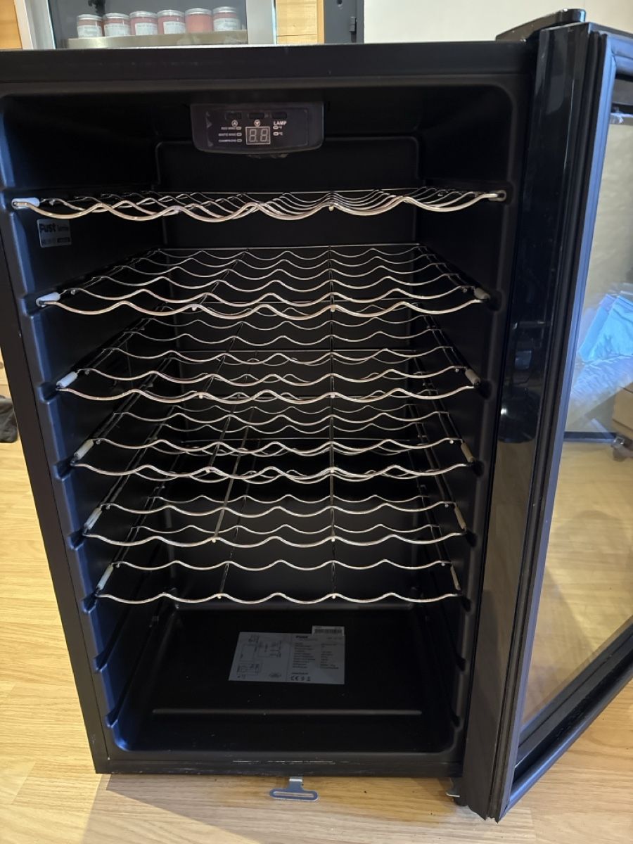 Frigoriferi: Spacious Wine Cooler for Perfect Storage - Great Condition – Nuovo (secondo la descrizione) da Neirivue venduto da naz_z28w 5