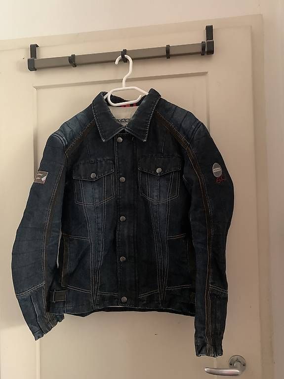 Jacken: Jeans-Motorradjacke – Gebraucht aus Zürich von lil_xr6x
