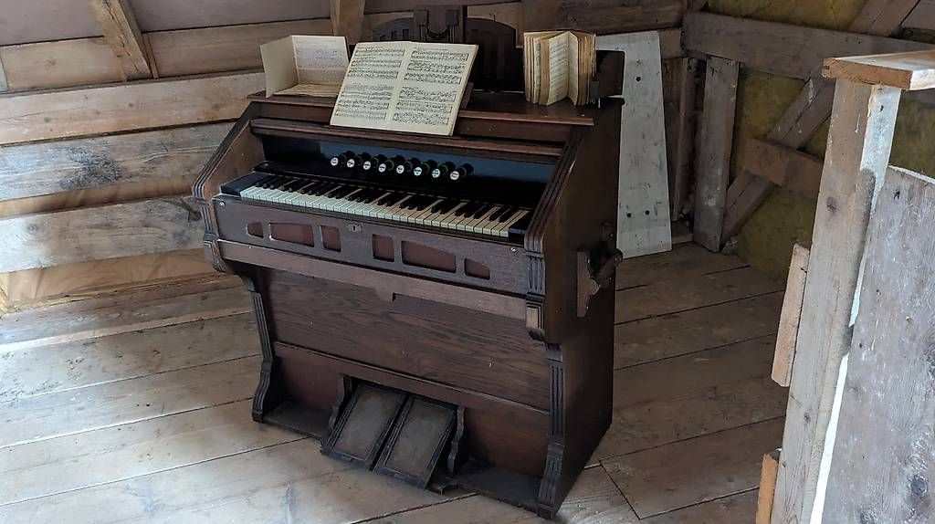 Musikinstrumente: Harmonium – Gebraucht aus Trub von gm1_yj7n