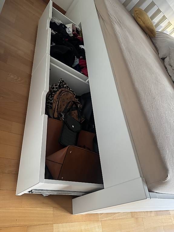 Betten: Bett – Gebraucht aus Emmenbrücke von ylxnia 1
