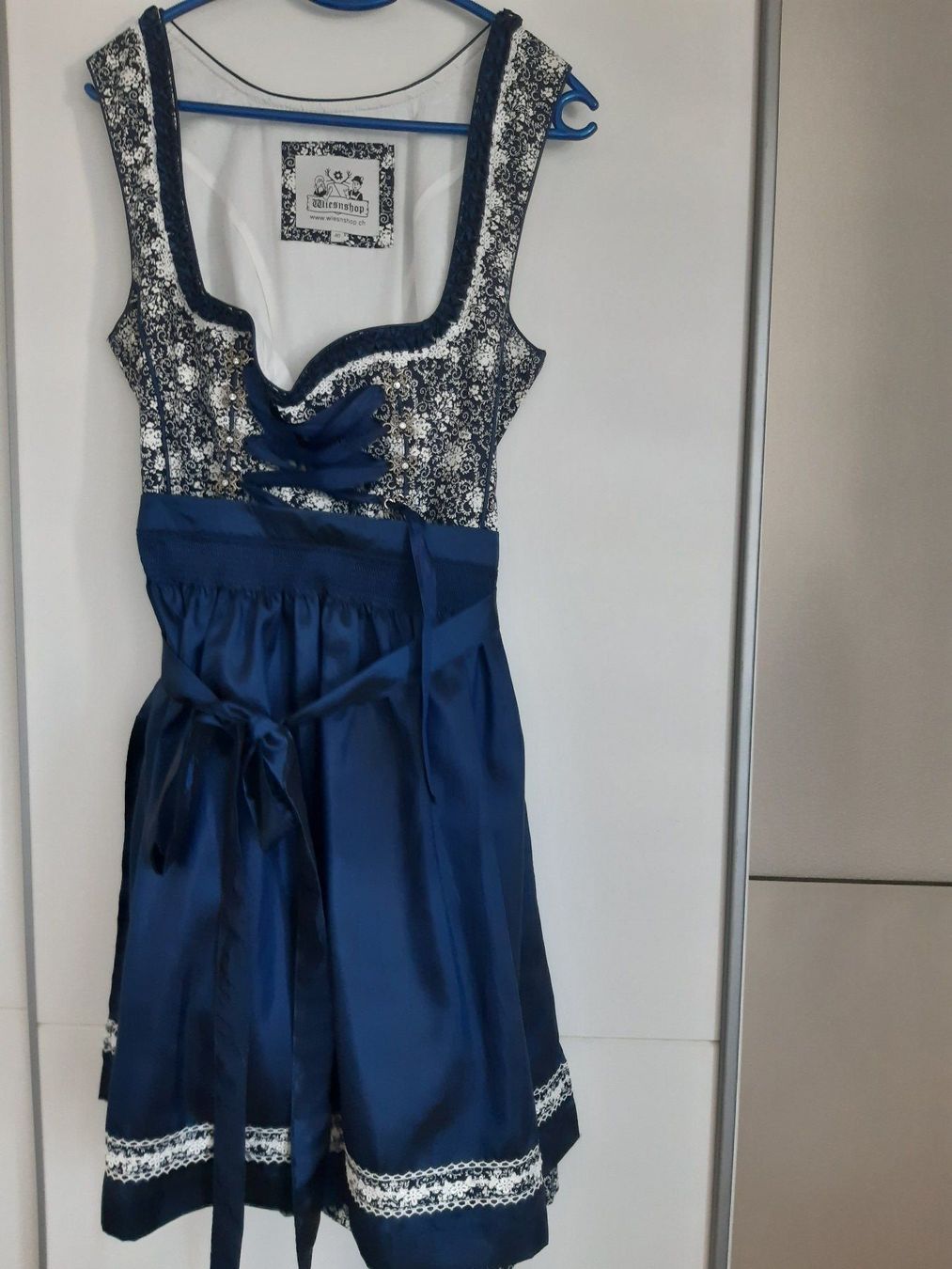 Vestiti: Dirndl Wiesenshop – Usato da Winterthur venduto da eli_5ckm