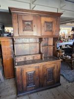 Antiker Buffetschrank aus Holz mit Schnitzereien gebraucht