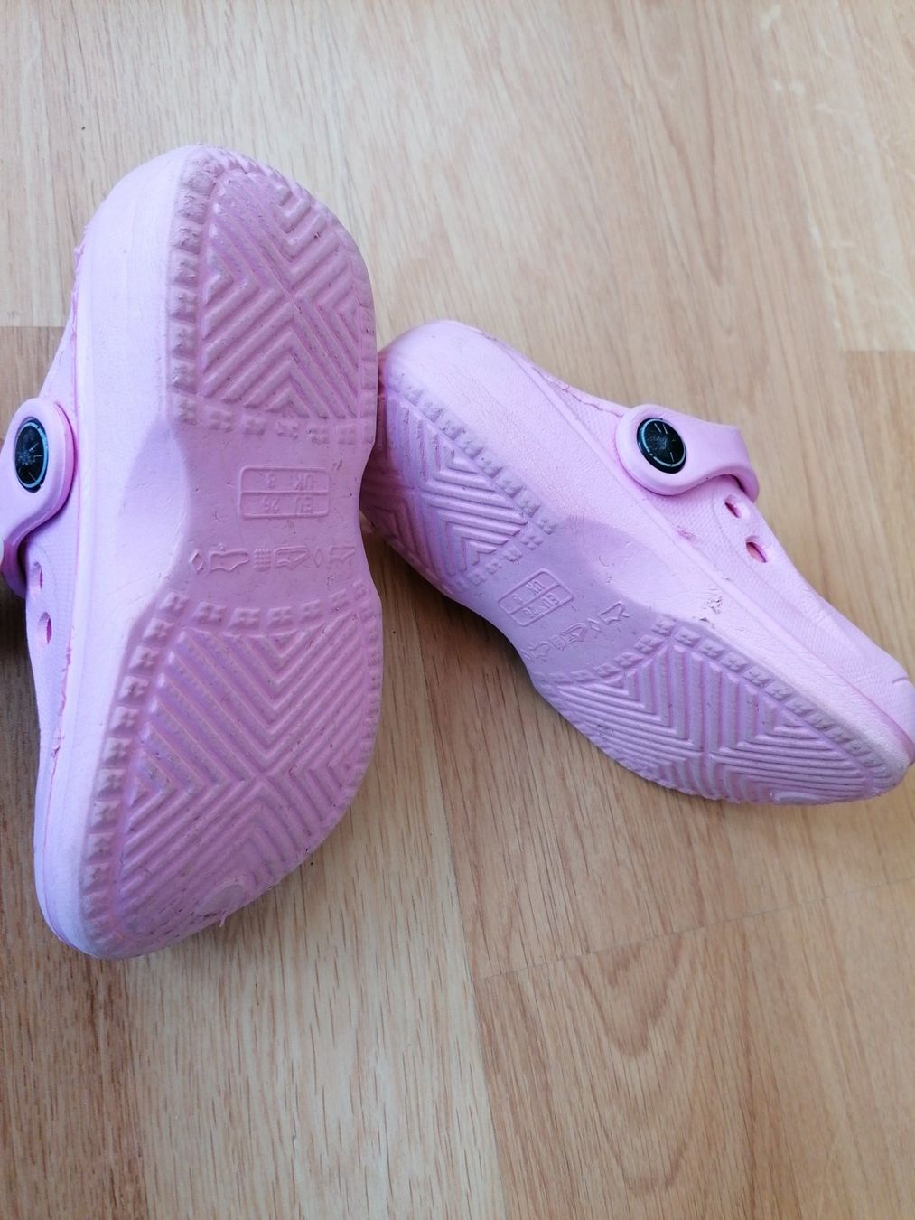Scarpe per ragazze: Crogs - ähnliche Schuhe Gr 26 – Usato da Büttikon AG venduto da Amineah 2