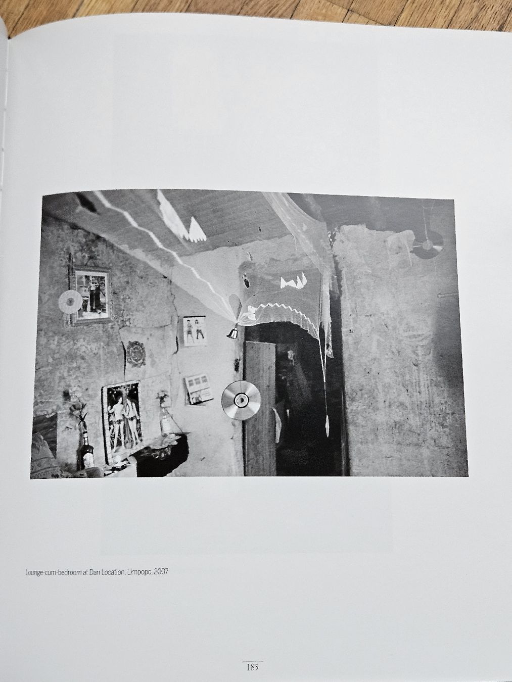 Libri: Fotokatalog: Santu Mofokeng, Chasing Shadows, 2011 – Nuovo (secondo la descrizione) da Zürich venduto da Dachbodenmaus 3