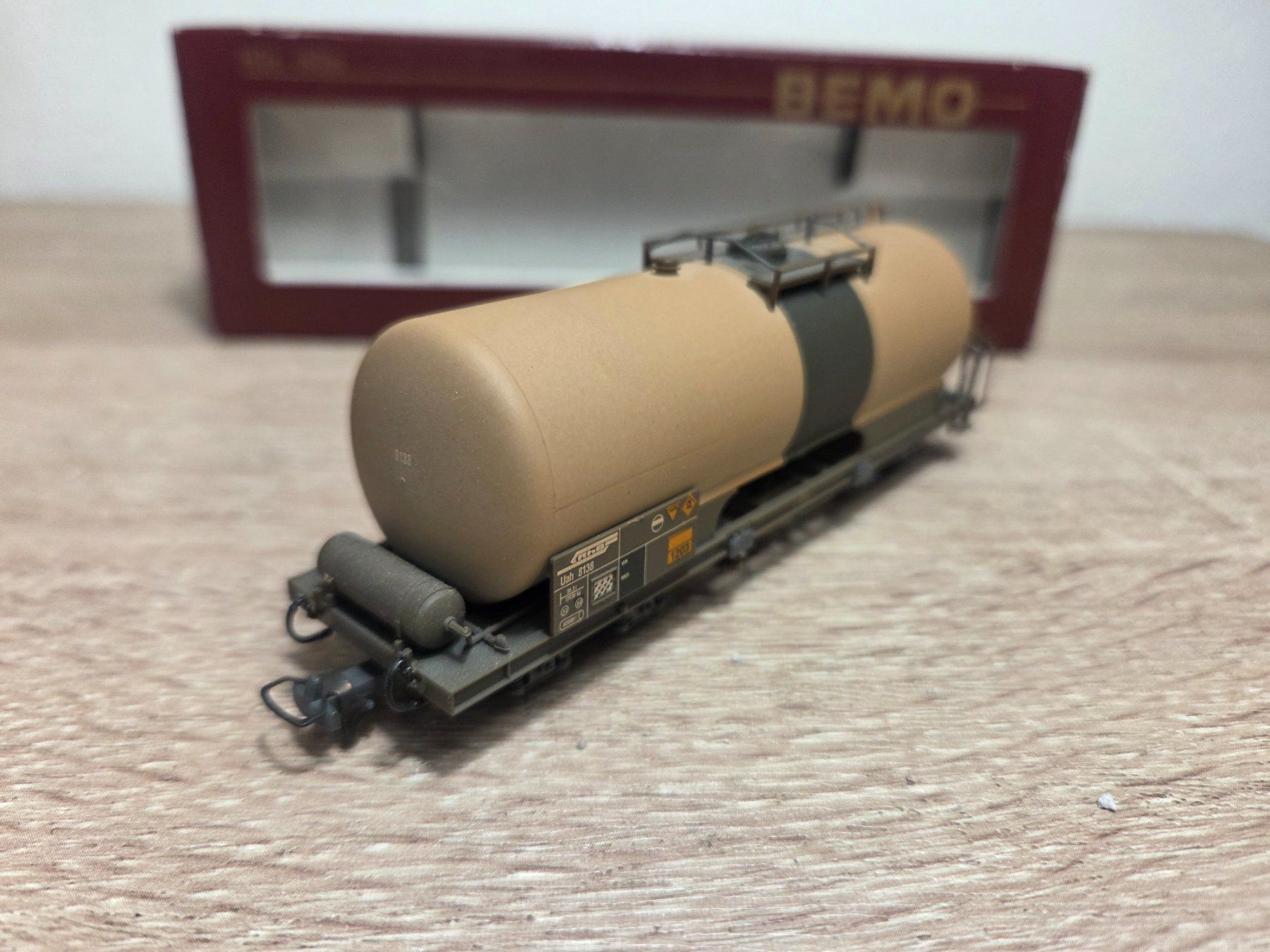 Bemo Modellini di ferrovie: Bemo 2285 118 Kesselwagen RhB H0m – Usato da St-Aubin-Sauges venduto da Lo_Go 2