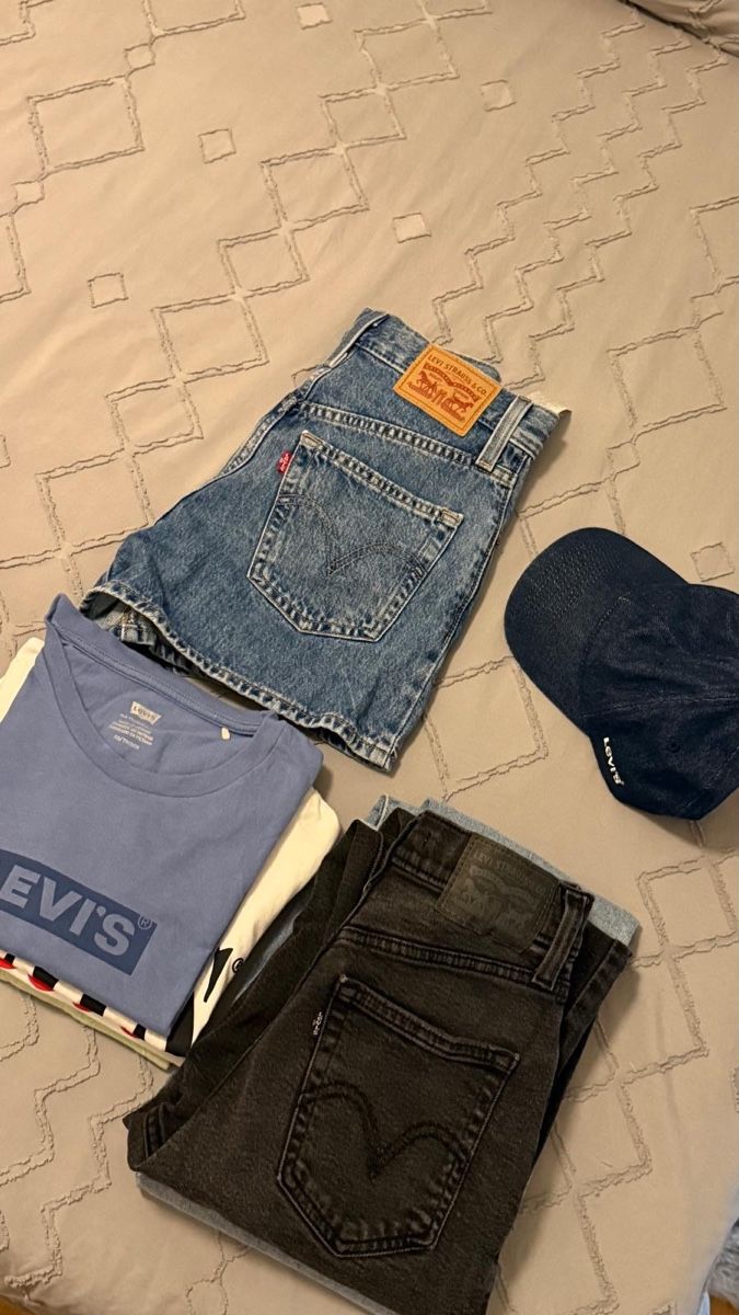 Levi's Kleiderpakete & -sets:     Levi’s-Kleidung – Gebraucht aus Emmenbrücke von pie998
