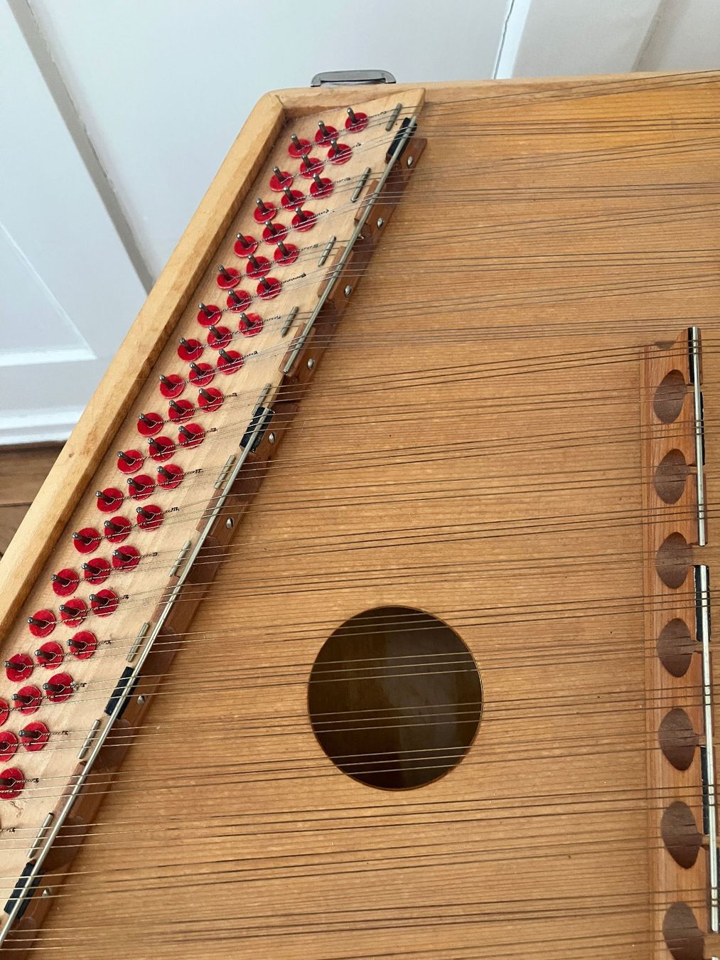 Strumenti musicali: Systematisch chromatisches Hackbrett – Usato da zürich venduto da Simott 6