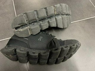 On Herrenschuhe: ON Schuhe schwarz M43 – Gebraucht aus Gommiswald von Anika6 1