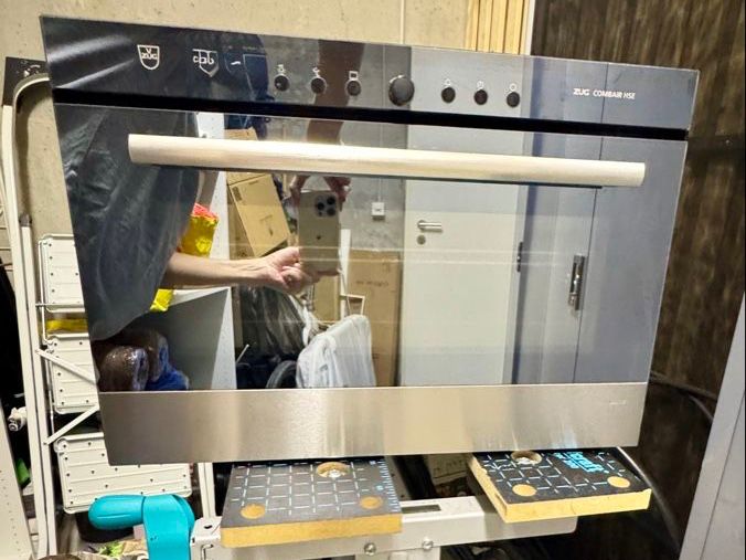 V-Zug Fours: V-ZUG Einbaubackofen Combair HSE 55 cm – D'occasion à Wädenswil par katdede