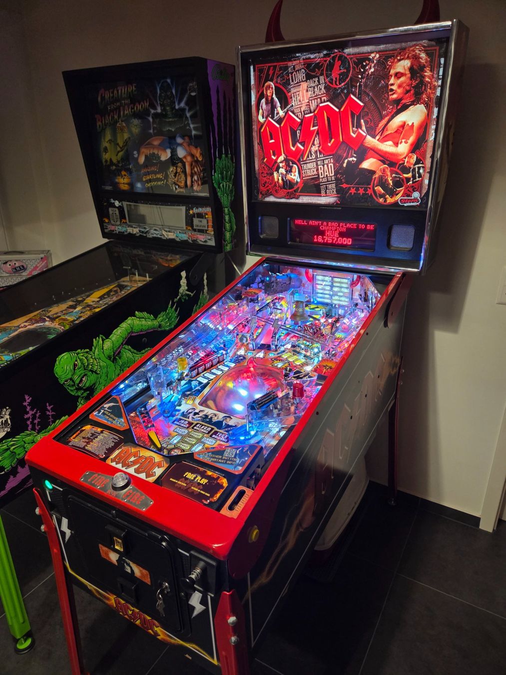 Stern Pinball Flipper: AC/DC Premium Stern Flipperkasten – Usato da Ebnat-Kappel venduto da sim_7gzy