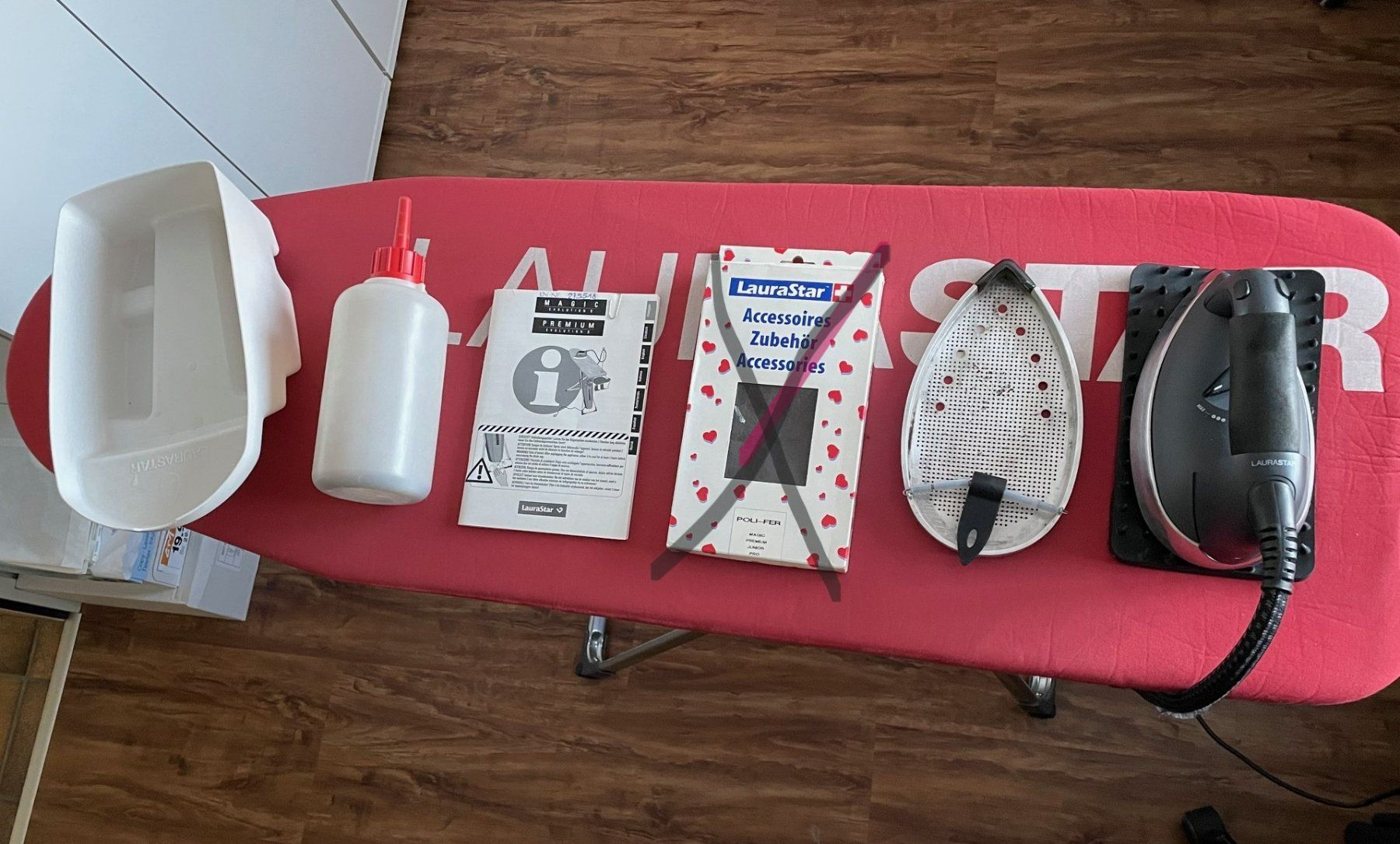 Laurastar Bügeleisen: LauraStar Premium Evolution 2 Dampfbügelstation – Gebraucht aus Strengelbach von  6