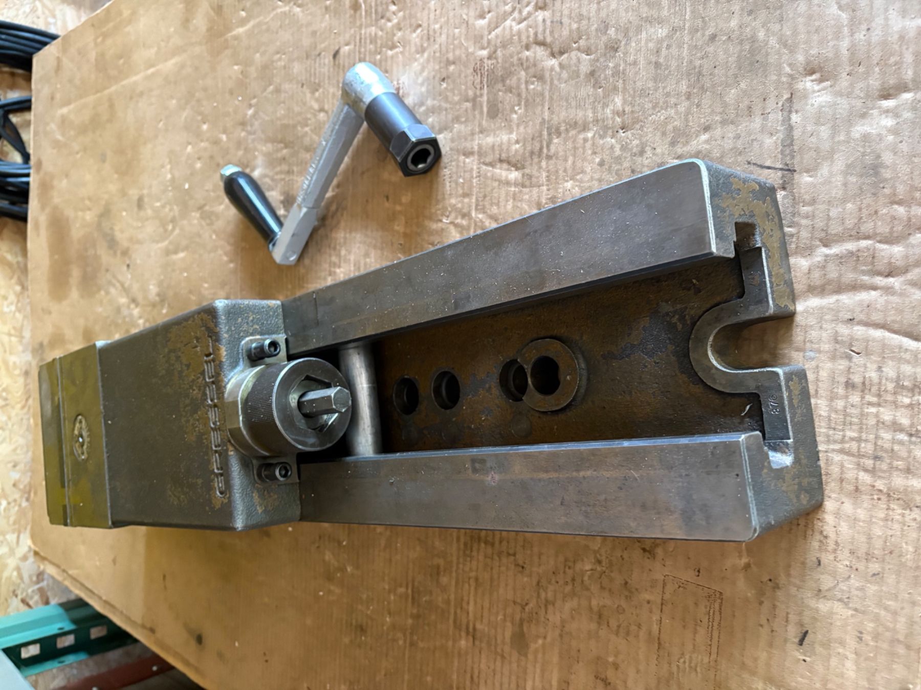 Gressel Tous les outils: Gressel Étau Hydraulique – D'occasion à Fleurier par Firefox262 2