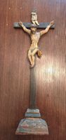 Antikes Holzkruzifix mit Jesusfigur