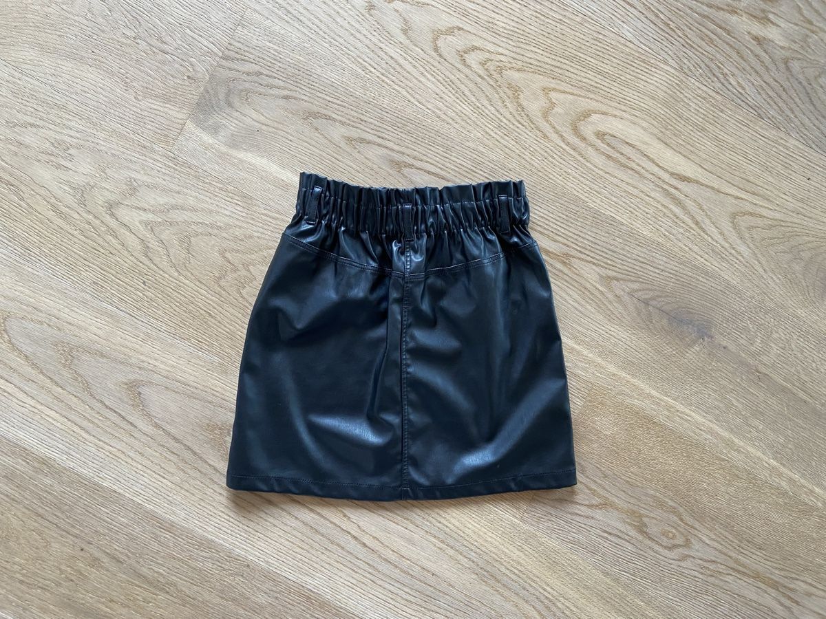 H&M Vestiti & Gonne: Rock Gr. 140 – Usato da Lützelflüh-Goldb venduto da N.H. 1