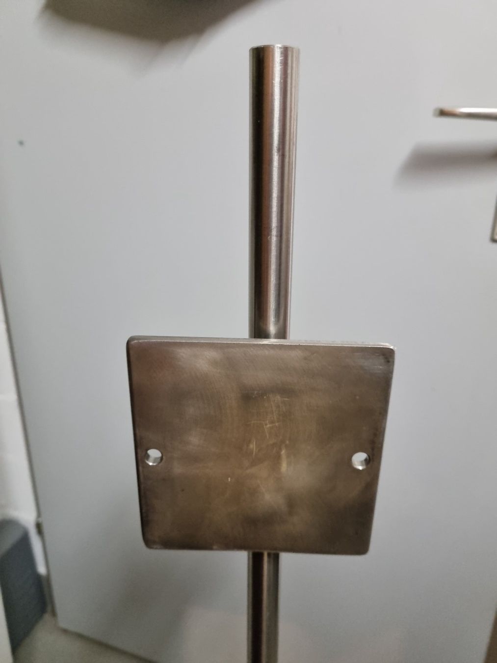 Wandhalterungen: TV-Ständer sehr massiv – Neu (gemäss Beschreibung) aus Gossau SG von freighttrain 2