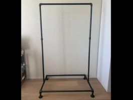 Kleiderständer aus Stahlrohr – Industrial / Loft Style