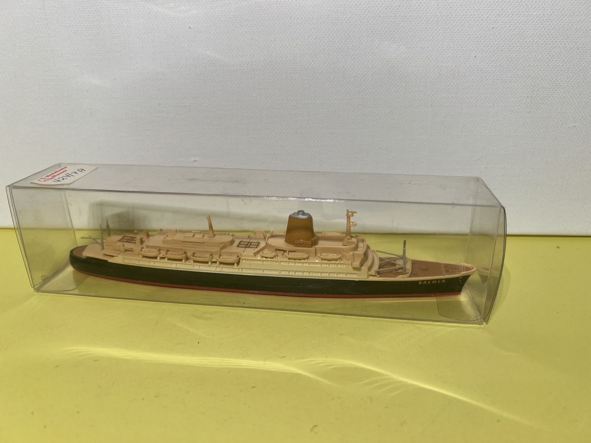 Wiking Kit di modellismo & Modellini statici: Wiking Schiff Bremen 1:1250 – Usato da Weinfelden venduto da Kammerflimmern