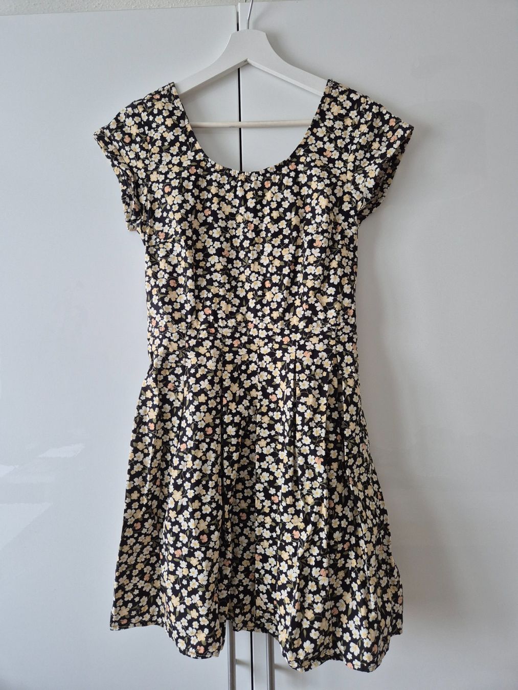 H&M Vestiti: Sommerkleid mit Blumenmuster – Usato da Bonaduz venduto da lau_kn5v