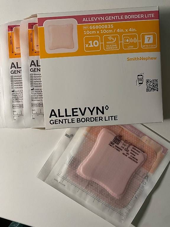 Verbandkästen: Wundpflaster Allevyn 9 Stk. Originalverpackt – Gebraucht aus Adlikon von suermel2000