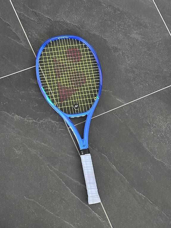 Racchette: Yonex Ezone 100 Gripsize 3 – Usato da Speicher venduto da bergfloh89