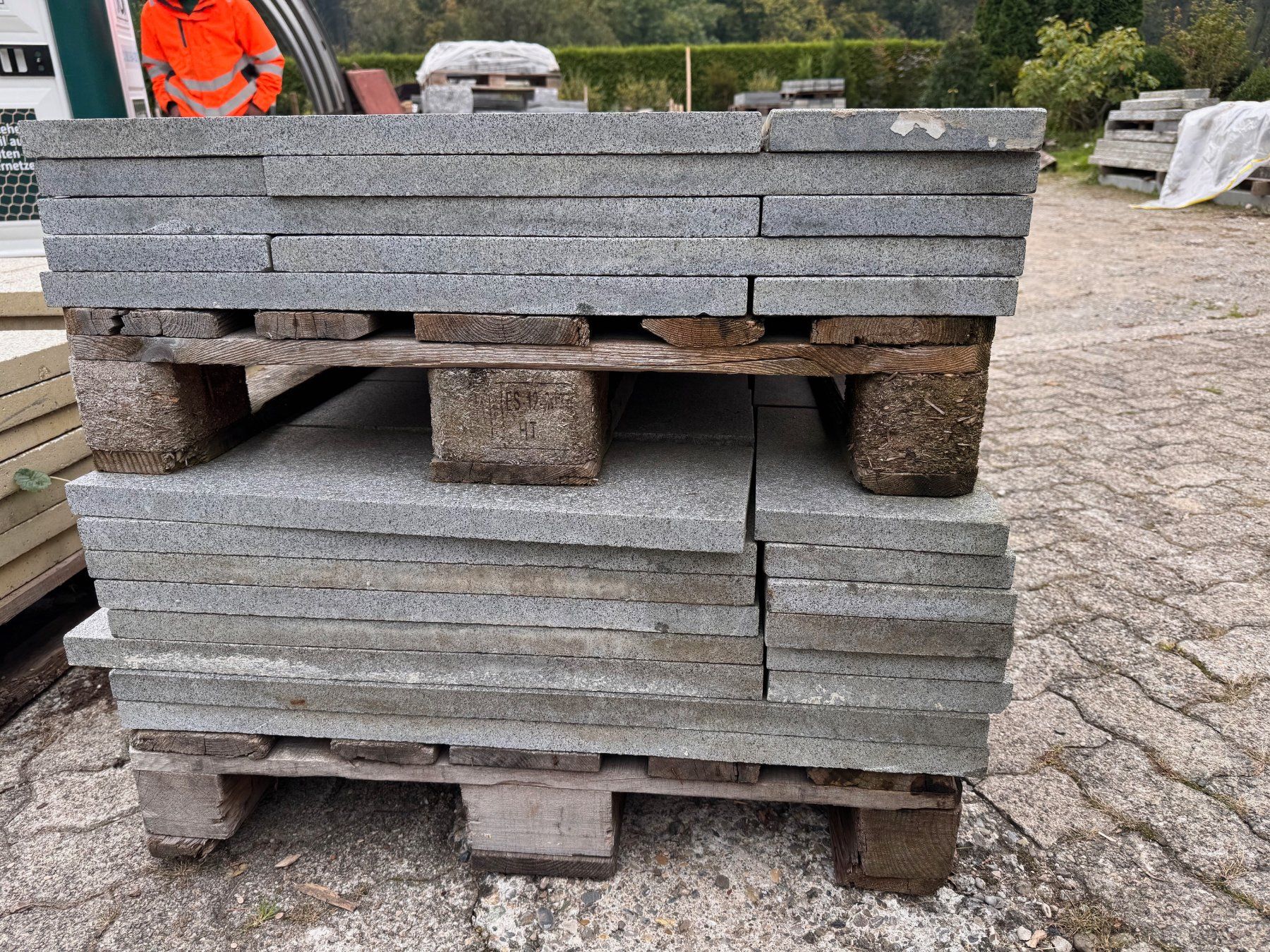 Servierplatten: Granit Randabschluss Platten hell – Gebraucht aus Birmensdorf ZH von BurkisAG 1