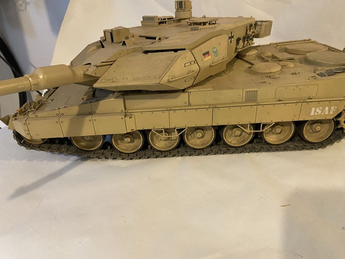 Tamiya Modellismo RC: RC Panzer Leopard 2A6 Tamiya – Usato da Zofingen venduto da melifedi 1