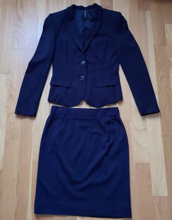 Neues Blazer-Rock-Kostüm von Marc Cain