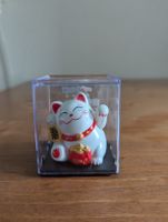 Winkende Katze Maneki Neko mit Goldmünzen, Solar, Solarfigur