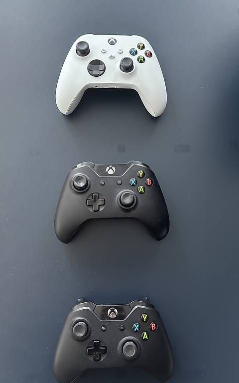 Microsoft Manettes: XBOX Wireless Controller – D'occasion à Reinach BL par sim_cg2g