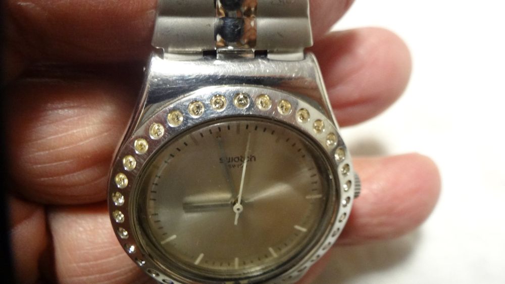 Swatch Montres: S-WATCH HERREN UHR,QUARTZ.SWISS MADE.VIEL STEINS.LÄÜFT – D'occasion à zürich par ahmad01 6
