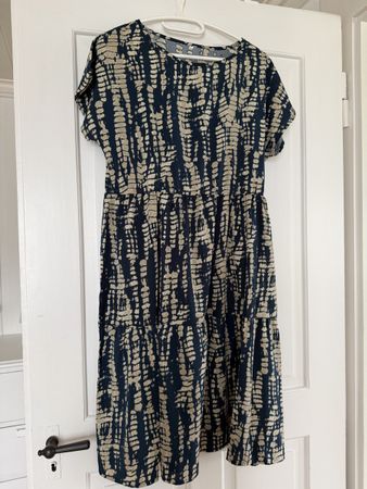 Sommerliches Kleid, Grösse L, blau-beige gemustert.