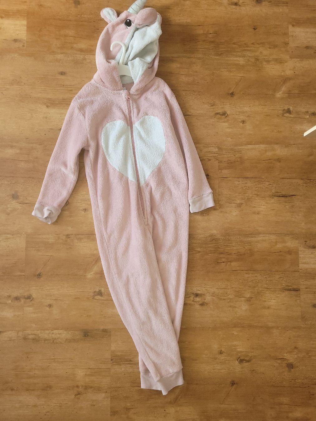 Completi: einhorn anzug gr 8 jahre – Usato da Schalunen venduto da Sunneschiin09
