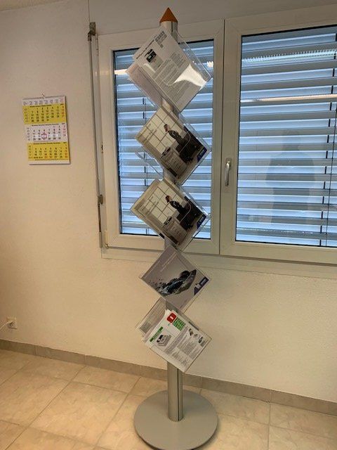 Altro in Decorazioni & Accessori: Moderner Prospektständer in Alu-Optik – Usato da Stäfa venduto da pappeln11