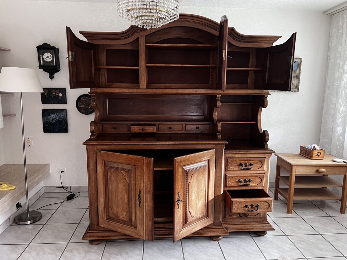 Credenze: Antikes Buffet mit Aufsatz Wohnwand – Usato da Neuenegg venduto da Magosaurus 8