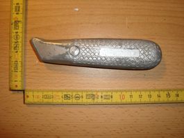 Altes Teppichmesser