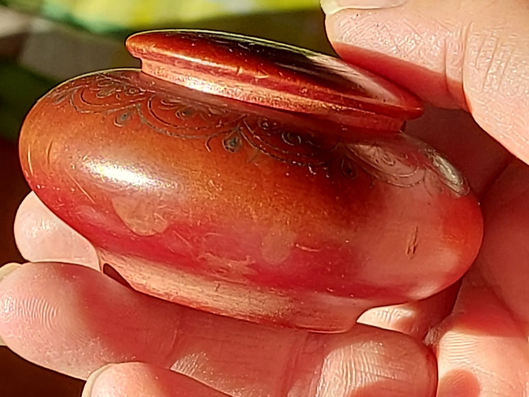 Dosen: Antike rote Holz Schmuckdose mit Ornamenten – Gebraucht aus Schlieren von Svenja7 7