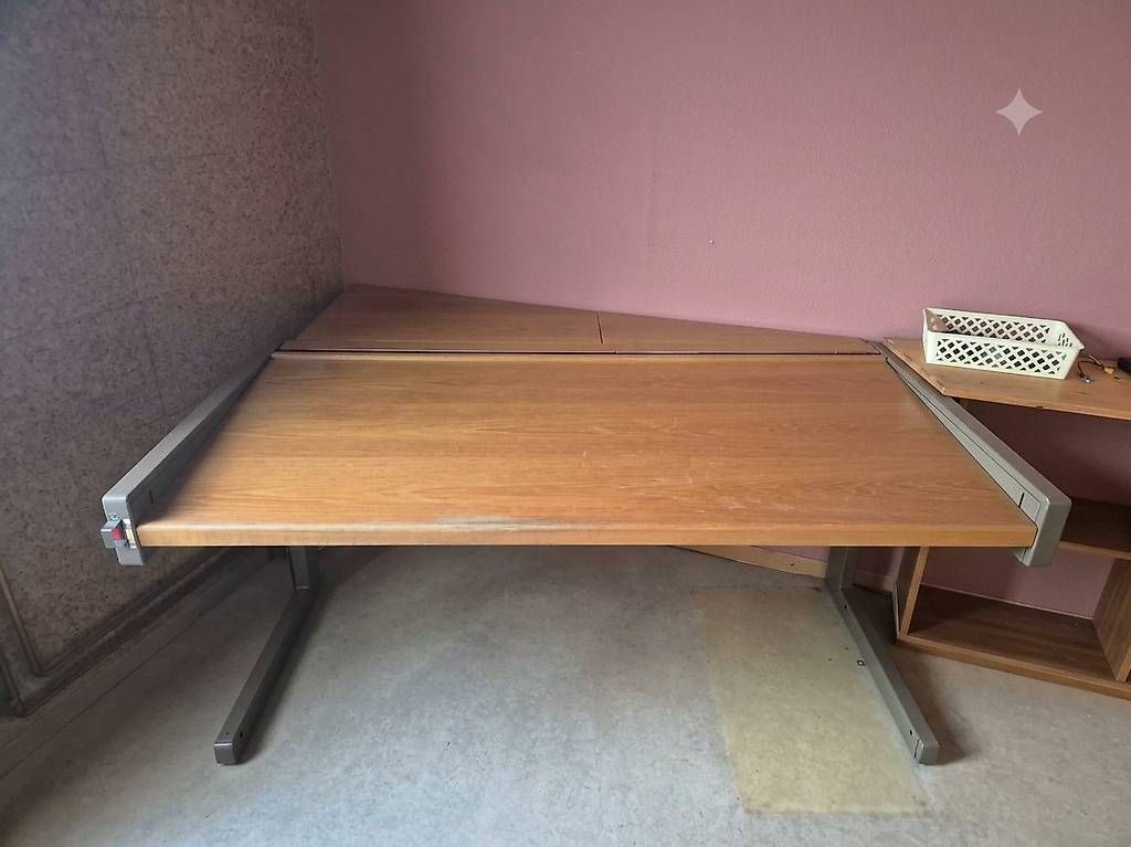 Scrivanie: Pult gratis – Usato da Waltenschwil venduto da ninakottmann