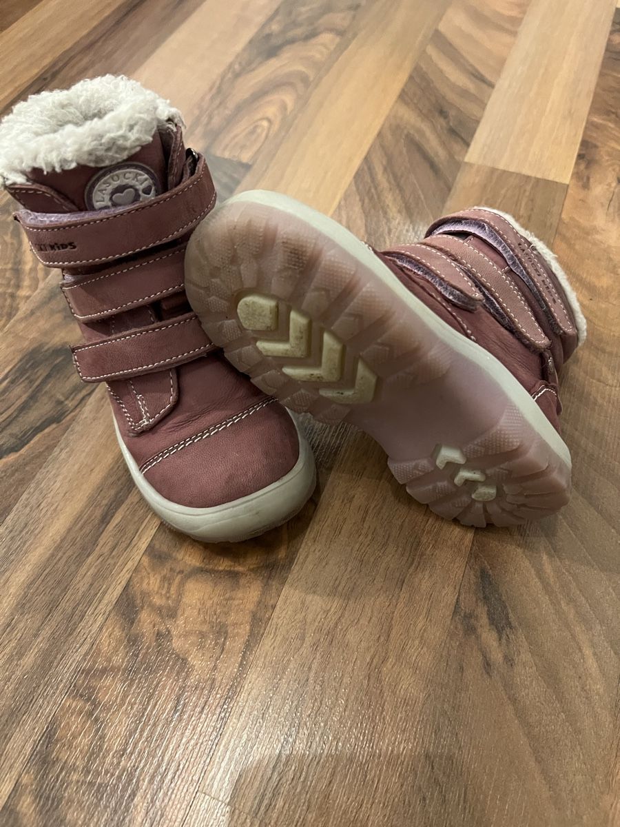 Scarpe per ragazze: Winterschuhe Grösse 24 von Lasoki – Usato da Herbetswil venduto da bpr_7jzs 1