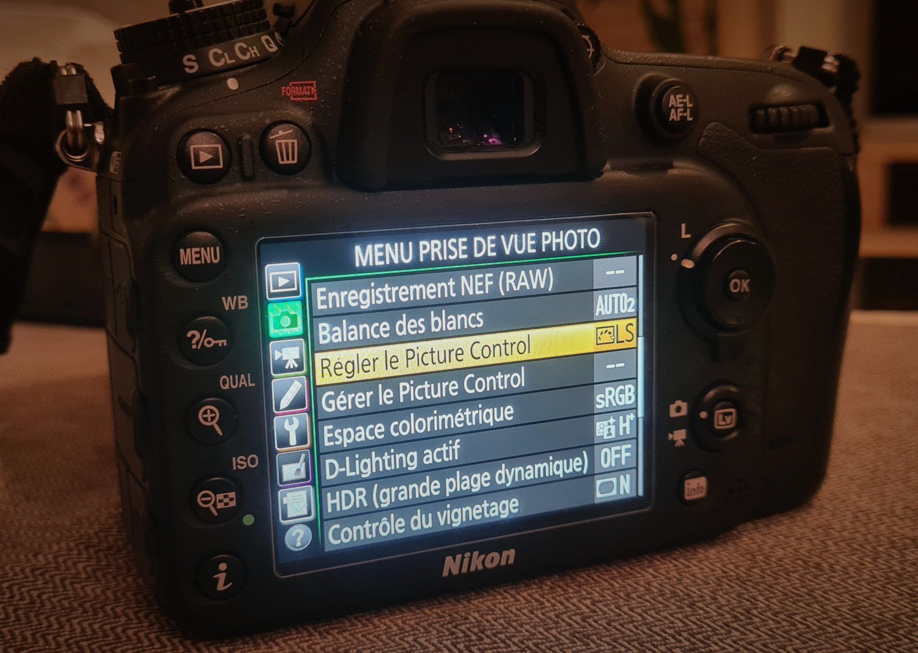 Nikon Fotocamera: Nikon D7200 reflex +objectif nikkor 18-105 comme neuf – Usato da Neuchâtel venduto da gra_msx7 4