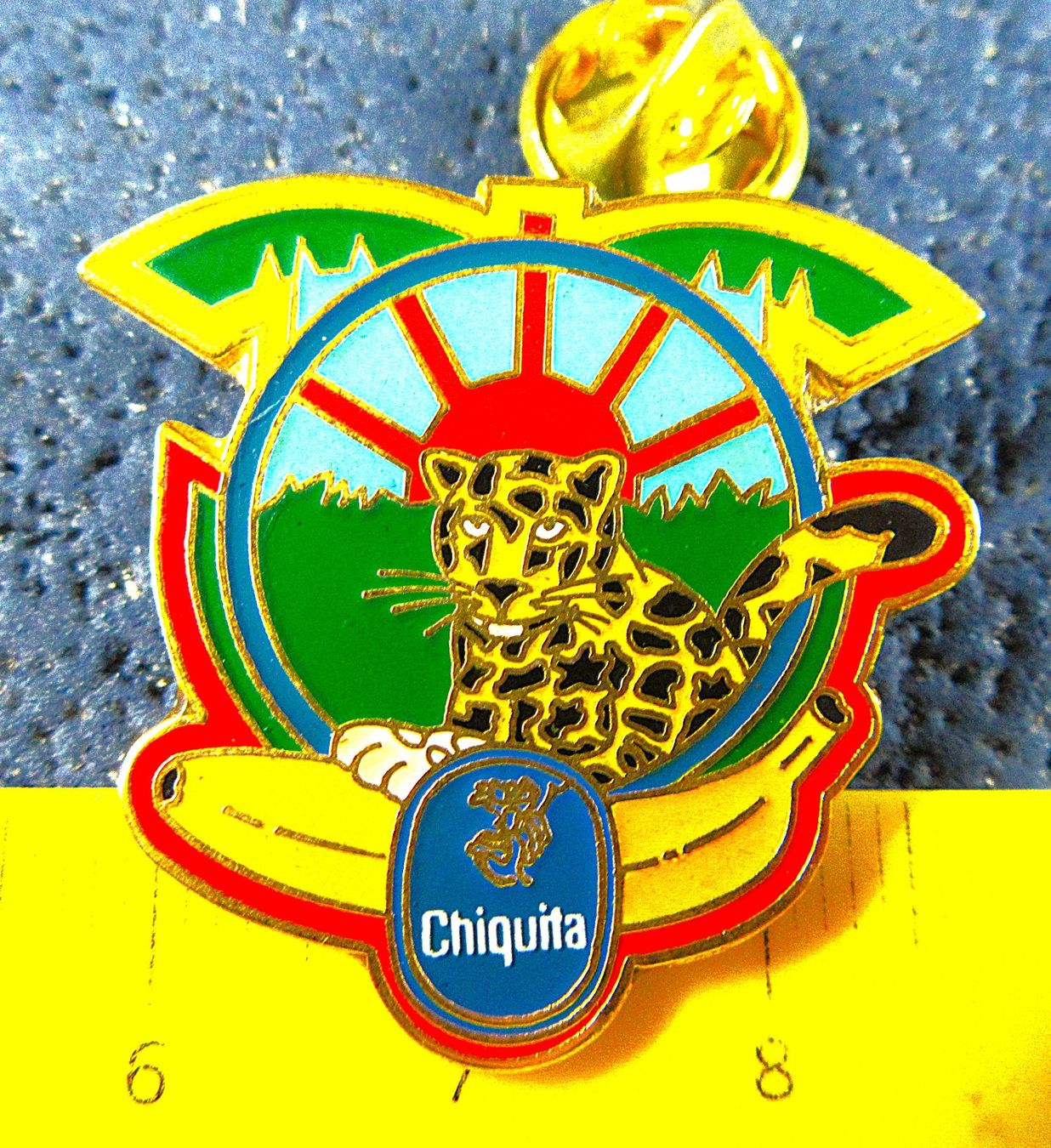 Placchette & Badge: CHIQUITA PIN ENAMEL GOLDIG – Usato da Ettingen venduto da Hausi4711
