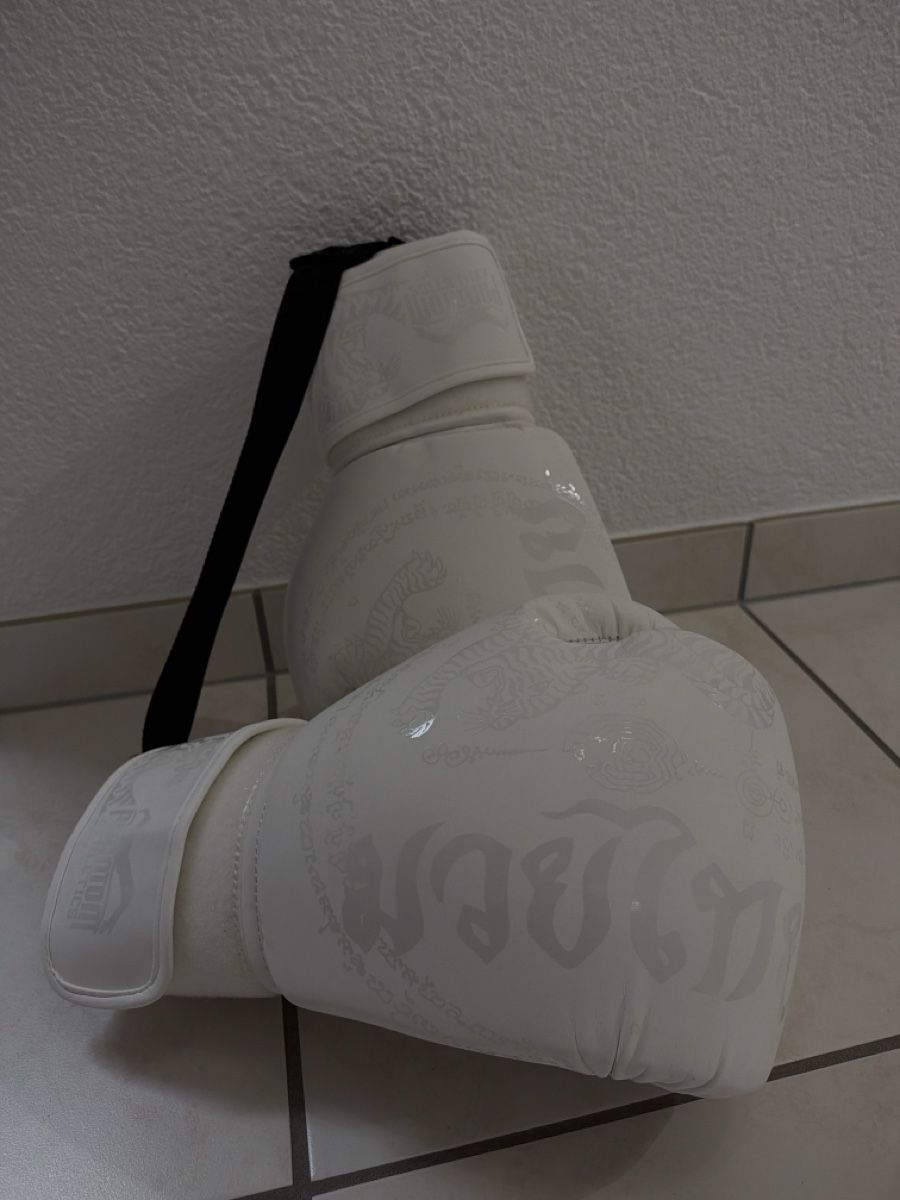 Handschuhe & Handstulpen: Boxhandschuhe von Phantom 14oz weiss – Neu (gemäss Beschreibung) aus Recherswil von Aki_05 1
