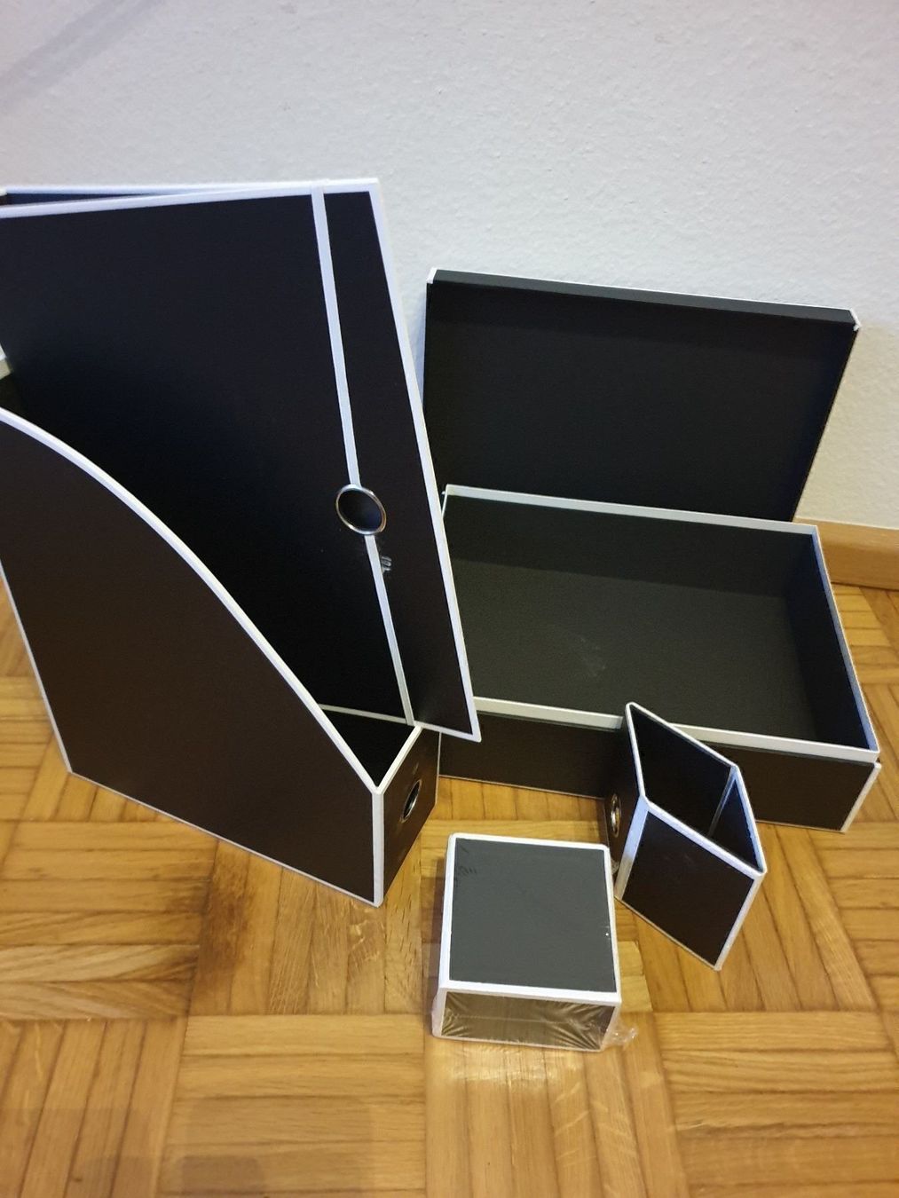 Blocchi: Desk Set Ordner Notizpapier Stiftehalter – Nuovo e nell'imballaggio originale da Basel venduto da ser_q9qm 2