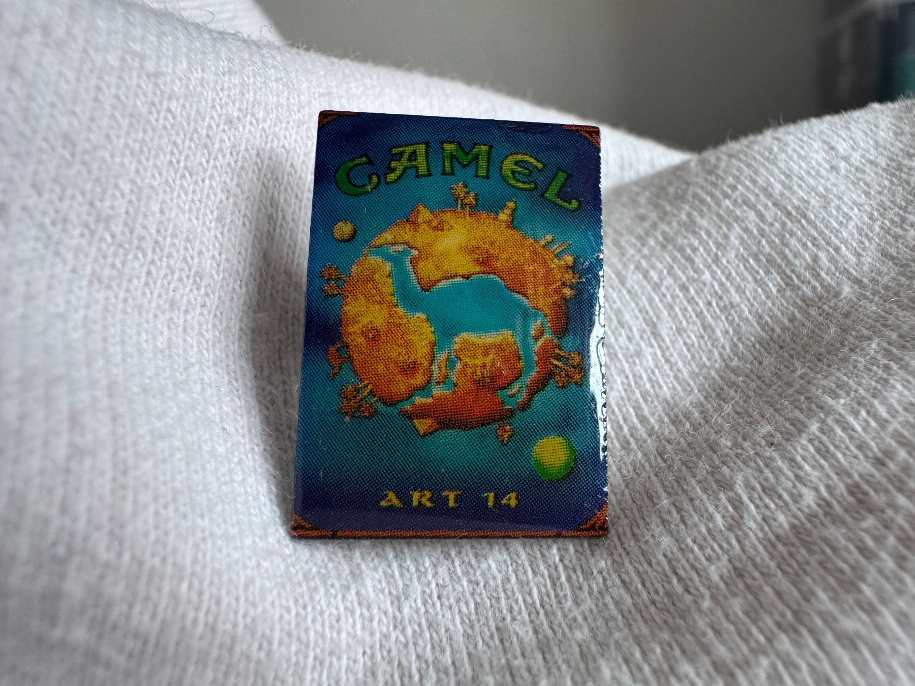 Camel Placchette & Badge: Vintage Camel pin pins – Usato da Neuchâtel venduto da _Easy_to_Find_