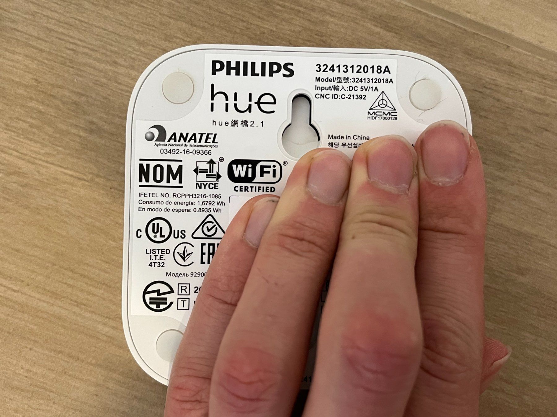 Philips Hub & Switch: Philipps Hue Bridge 3241312018A – Usato da Frauenfeld venduto da Hv 3