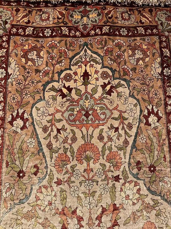 Tapis: Hereke- Seidenteppich  – D'occasion à Zuckenriet par Delta31 2
