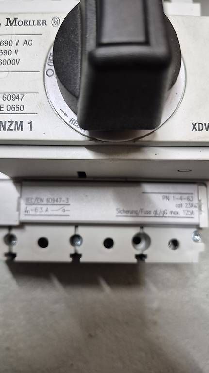 Interruttori: HAUPTSCHALTER,LASTTRENNSCHALTER – Usato da Fisibach venduto da Lorobin 1