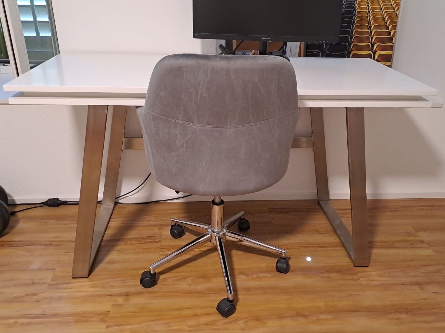 Set di tavolo e panche: Schreibtisch mit Bürostuhl – Usato da Entlebuch venduto da jan_6xfy 1
