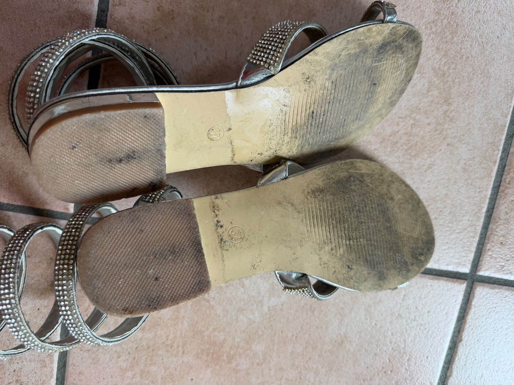 Scarpe da donna: Strass Römer Sandalen echt geil  37 – Usato da Melide venduto da fashiono5 5